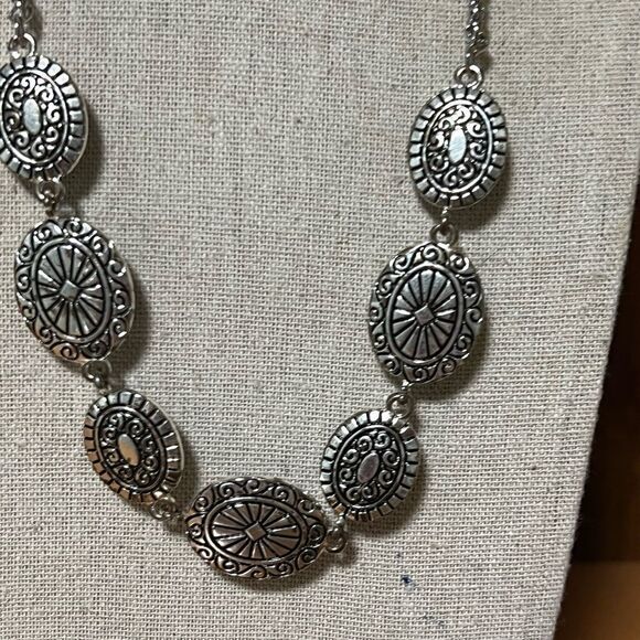 NWT Scroll by Dillard’s Reversible Elegant Black & Silver Necklace #J3 - Picture 7 of 9